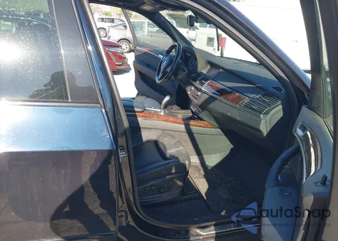 2011 BMW X5 xDrive50I z USA, uszkodzony, nr VIN 5UXZV8C59BL419415